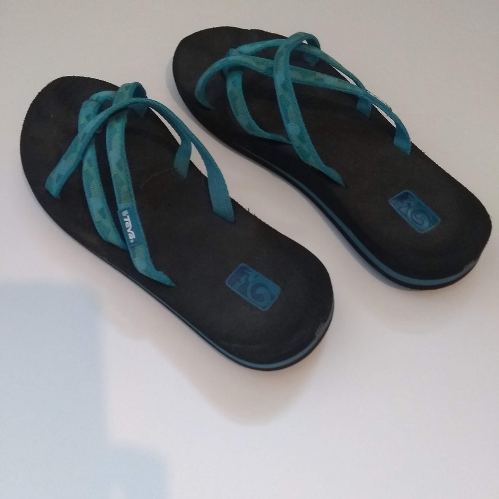 Teva Olowahu Model 6840 Turquoise Colors Size 8